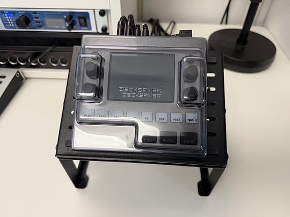 1010music Blackbox + Decksaver, 1 TB microSD, kablar & NOA-stativ – nyskick