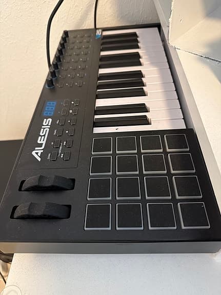 Alesis VI25 MIDI-keyboard med pads