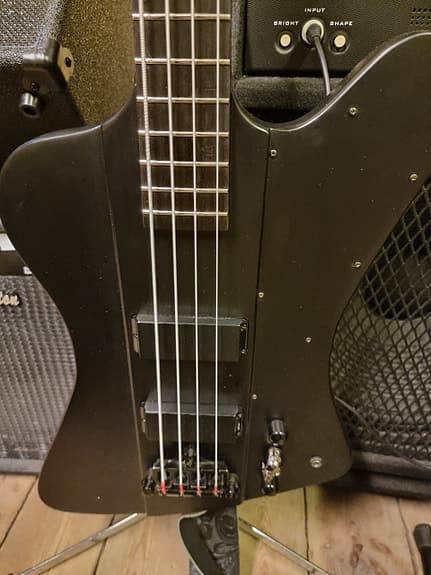 Epiphone Thunderbird Goth Bass Guitar Black Finish (Justerad med nya strängar)