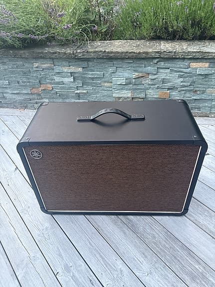 Yamaha THRC212 gitarrkabinett 300W