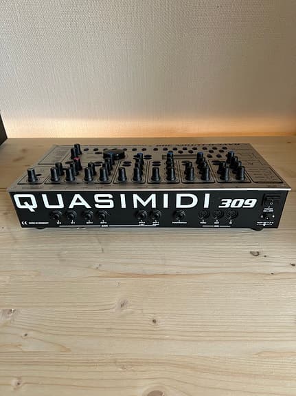 Quasimidi Rave-O-Lution 309 expanded trummaskin / synthesizer