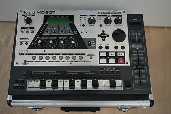 Roland MC-307 groovebox synthesizer
