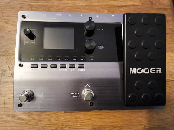 Amp modeling och Effektpedal MOOER GE150