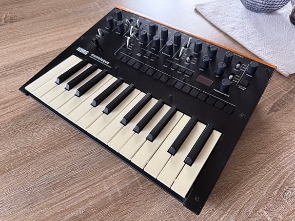 Korg Monologue synthesizer svart