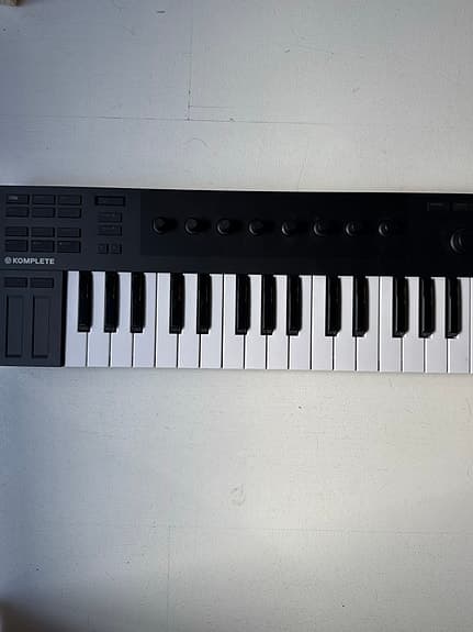 Native Instruments Komplete Kontrol M32 MIDI-keyboard svart