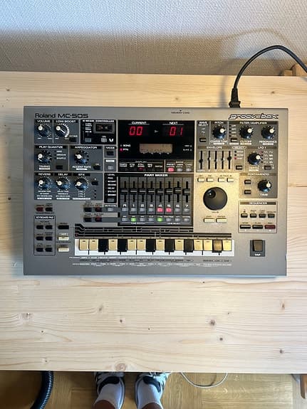 Roland MC-505 groovebox synthesizer