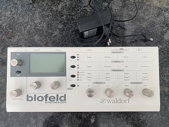 Waldorf Blofeld synthesizer vit