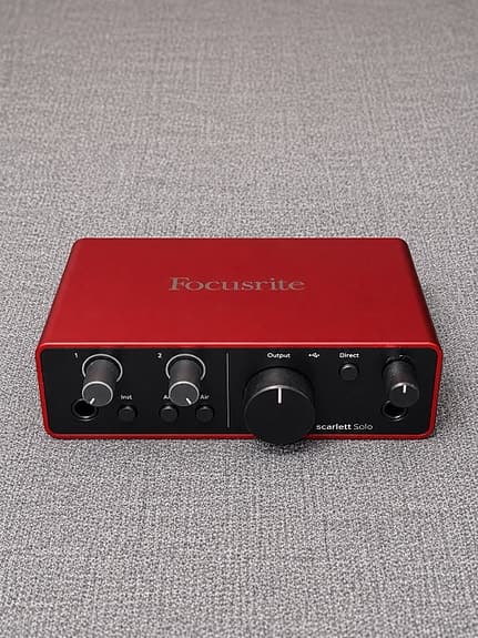 Focusrite Scarlett Solo USB-ljudkort röd
