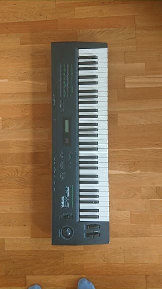 Yamaha SY22 dynamic vector synthesizer