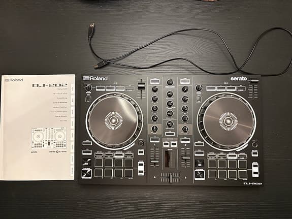 Roland DJ-202 DJ-controller för Serato + Tillbehör