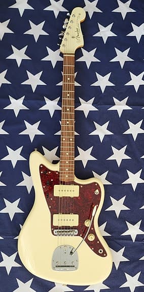 Fender Vintera '60s Jazzmaster (Olympic White) söker ett nytt hem