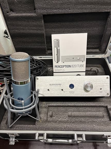 AKG Perception 820 Tube kondensatormikrofon med rörförsteg