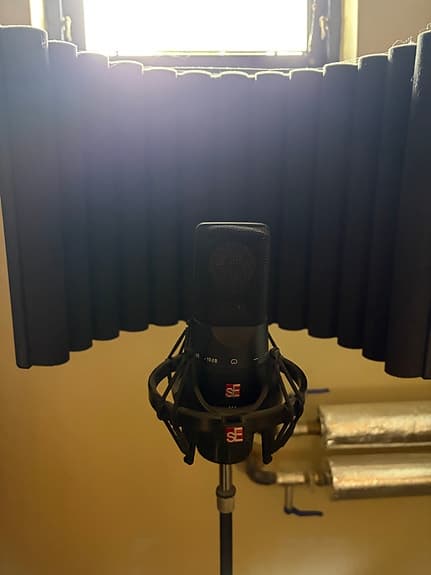 Focusrite Scarlett 2i2 + SE x1 studio bundle