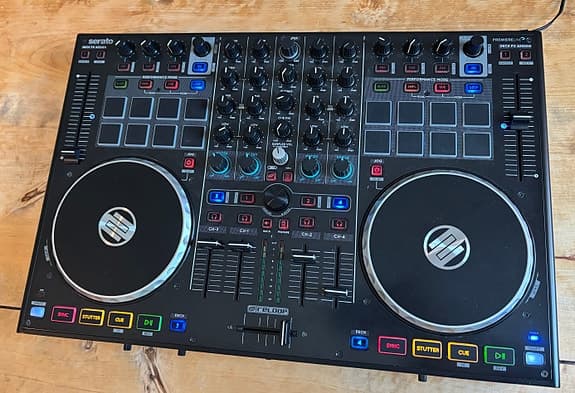 Reloop Terminal Mix 8 DJ-controller + flightcase