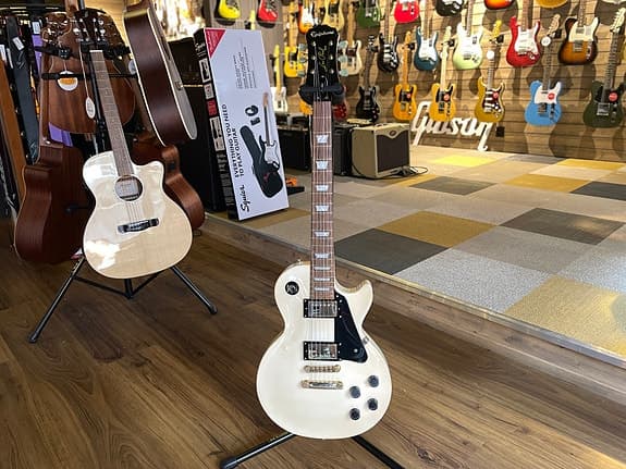 Beg. Epiphone Les Paul Studio Alpine White 2011 - Musikbörsen Malmö