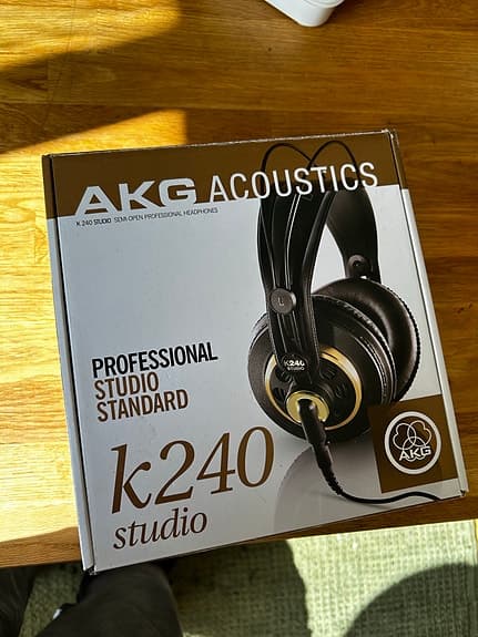 AKG Acoustics K240 Studio Hörlurar