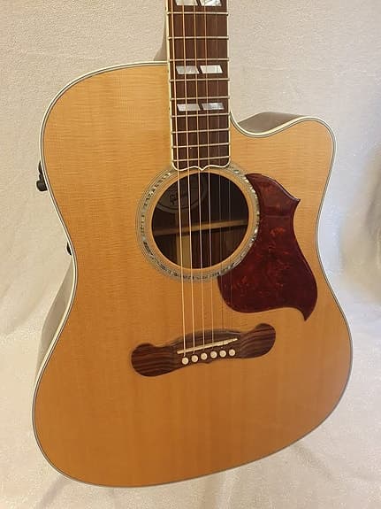 Gibson Deluxe Studio EC – Proffsig elektroakustisk gitarr inkl. originalfodral