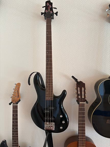 Cort Action Bass – 4-strängad elbas, svart
