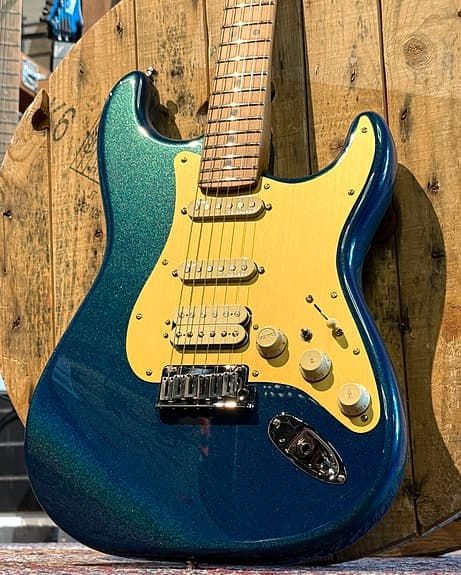 Fender American Ultra HSS Stratocaster Limted Edition Aurora