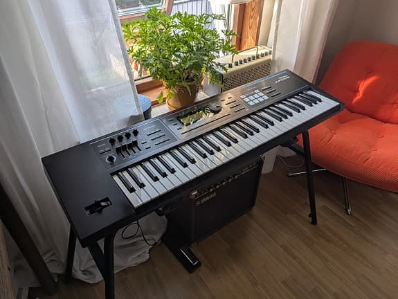 Roland Juno-DS61 performance keyboard synthesizer