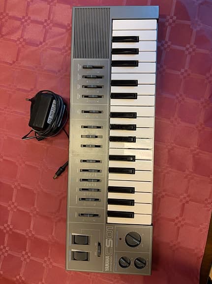 Yamaha CS01 synthesizer keyboard