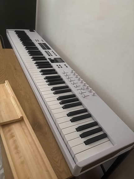 Arturia KeyLab Essential 88 MIDI-keyboard vitt