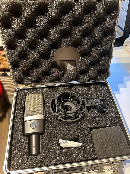 AKG C214 kondensatormikrofon med case