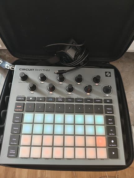 Novation Circuit Rhythm groovebox sampler