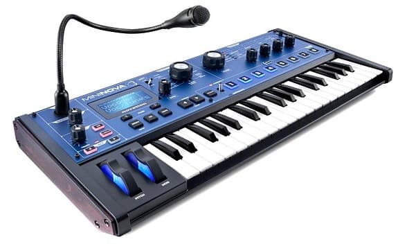 Novation MiniNova synthesizer med mikrofon