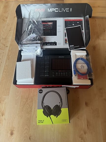 Akai MPC Live II + AIAIAI TMA-2 DJ XE – nyskick/nästan ny – 8 500 kr