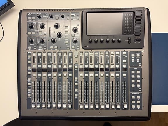 Behringer X32 Compact