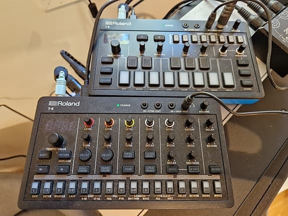Roland T-8 och J-6 synthar / grooveboxar