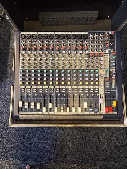 Soundcraft MFXi 12 ljudmixer med Lexicon-effekter