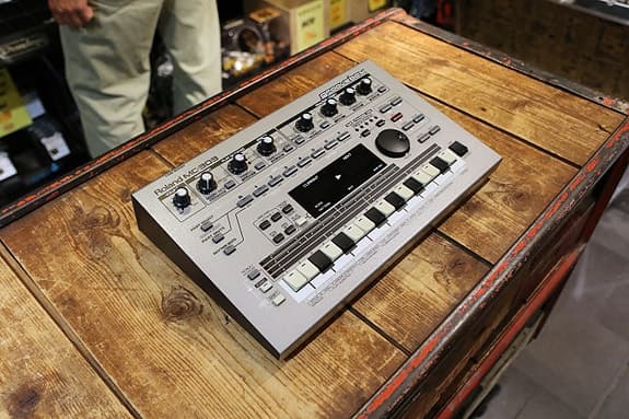Roland MC-303 Groovebox