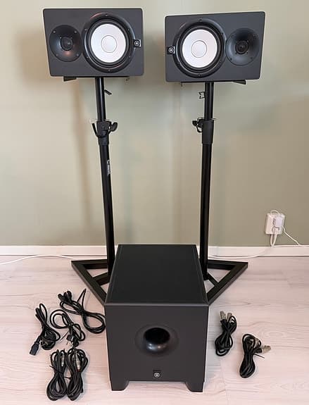 2st HS7 studiomonitorer med stativ & 1st HS8S subwoofer