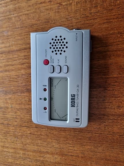 GUITAR/ BASS TUNER