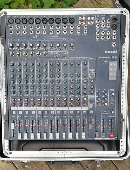 Mixer Yamaha MG 166 cx