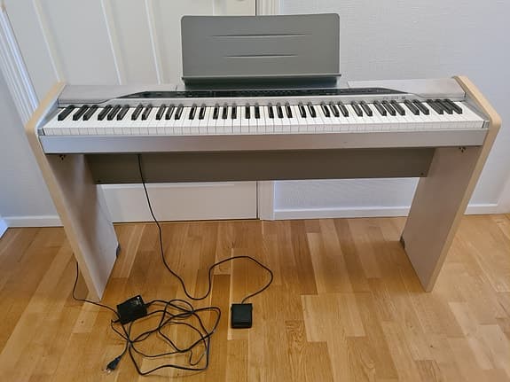 Casio Privia PX-310 digital piano med stativ och pedal keyboard