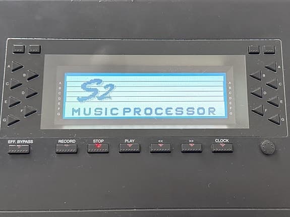 Generalmusic (GEM) S2 Music Processor synthesizer med polyfonisk aftertouch