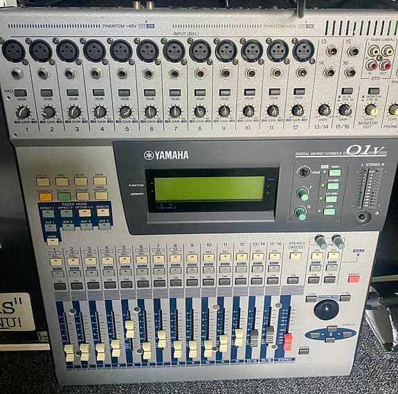 Yamaha 01v digital mixer