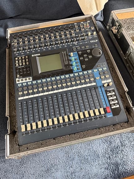 Yamaha 01v96 digitalmixer i case