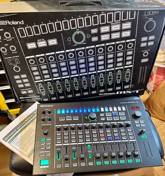 Roland MX-1 mixer