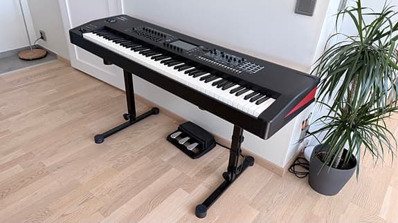 Roland Fantom 8 i nyskick