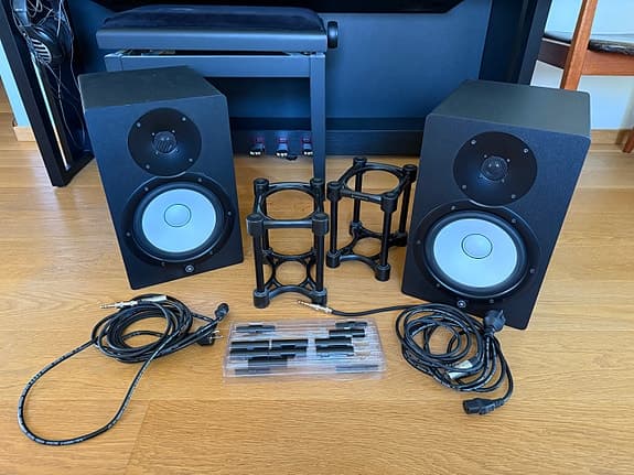Yamaha HS8 inkl isoacousticställ