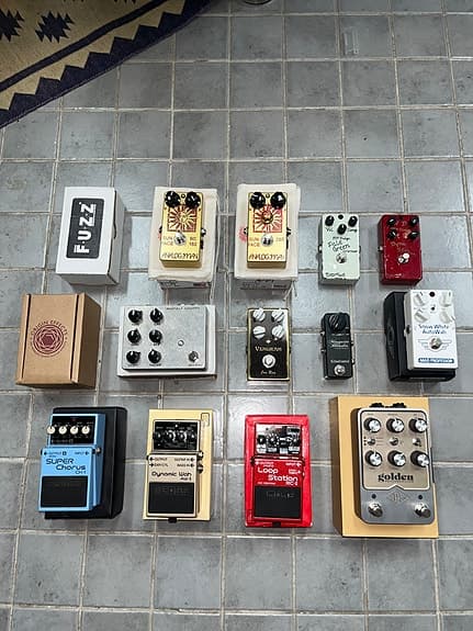 Effektpedaler för gitarr, synth och studio - Analog Man, Boss, Fairfield m.fl.