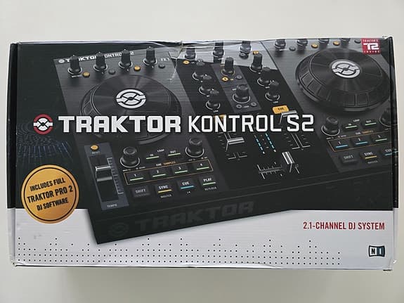 DJ mixer Traktor Control S2