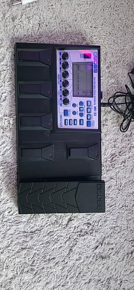 Boss ME-33 gitarrmultieffekt pedal