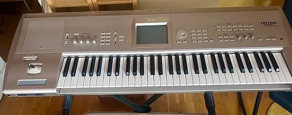 Korg Triton ST61 synthesizer/keyboard 61 tangenter
