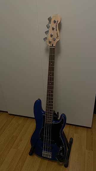 Squier Precision Bass elbas blå