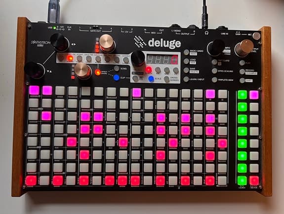 Synthstrom Deluge groovebox / sequencer / synth